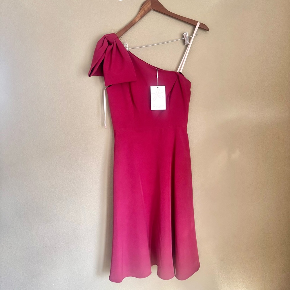 Gal Meets Glam NWT Yvonne One Shoulder Bow Knee Length Dress Crimson Red Size 6 - Picture 2 of 10